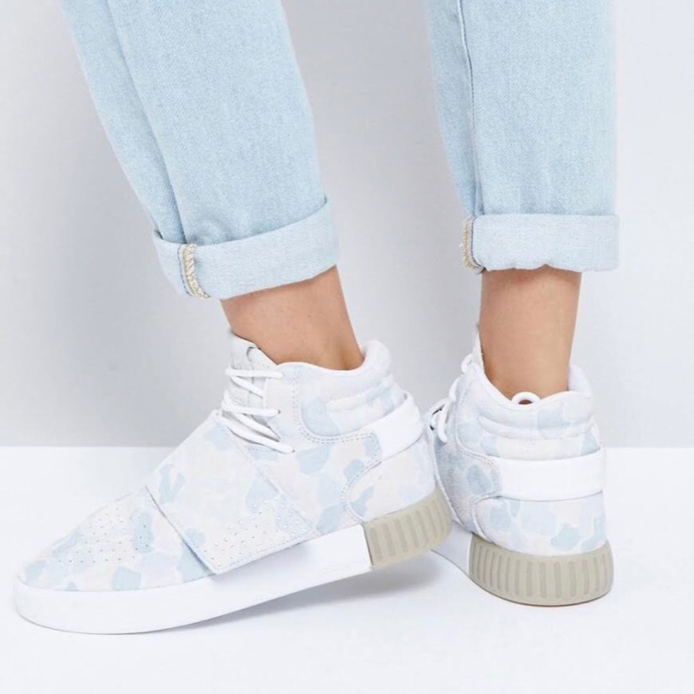 Adidas Womens 9, Mens 7